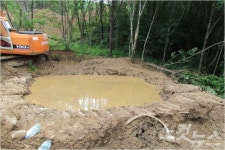 용소계곡에 무슨 일이? 씨뻘건 흙탕물이 흐른다!