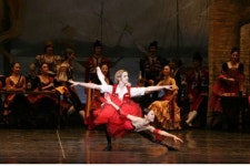 유니버설 발레단의 돈키호테 무대에 오른다