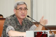 윤 일병 폭행 사망 의원들의 질의에 답변하는 권오성 육군참모총장