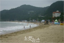 한 철 장사인데…주말마다 태풍, 울산 해수욕장 울상