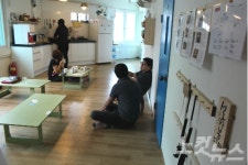 낡은 여관 게스트 하우스로 변신…인기몰이
