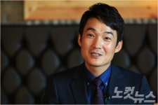 샤부샤부 식당 낸 탤런트 김정현, 정장을 벗지 않는 이유는?