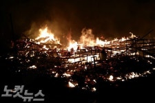 하동 화개장터 점포 절반 불에 타