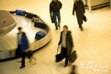 공짜 해외여행 보내줄게…12억 원 가로챈 부녀