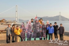 영화 명량 포토존, 이순신대교 보이는 광양항 해양공원에 설치