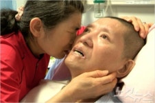 여보, 이제 그만 일어나요 병실에서 3년 째 남편 돌보는 아내