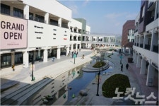 촉감까지 팔아라 이제는 경험을 파는 아울렛