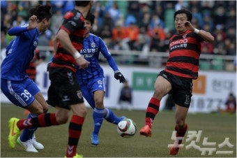 포항스틸러스, 2015 홈개막전 울산에 2-4 패배