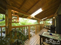 쿠로카와 온천마을의 전 객실 강가 조망 전통료칸 체험