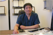 SNS속 몸매 자랑 열풍, 가슴 확대 수술로 자신감 업