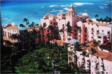 푸른 와이키키 해변의 핑크빛 궁전 로얄 하와이언