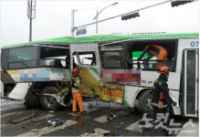 음성서 화물차와 시내버스 충돌 5명 사상(종합)