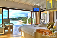 푸켓의 눈부신 화이트비치의 매력 속으로, 더 쇼어