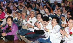 흥겨운 어르신들