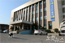경찰서 정문 지키는 犬公, 의무경찰보다 높은 경사