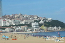 메르스 공포속 해운대 해수욕장, 피서객 4만명 몰려