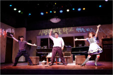 창작 뮤지컬 신화 ‘사랑은 비를 타고’…벌써 20년