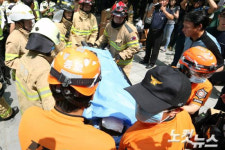 [영상]80대 남성, 日 대사관 앞 분신(3보)