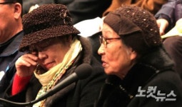 눈물 훔치는 이옥순 할머니