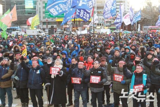 민주노총, 윤석열 대통령 탄핵심판 총파업 돌입 