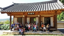 노인들과 맞벌이 가정 아이들이 친구가 된다면?