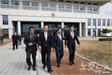 경북도의회 새청사 찾은 이동희, "협력 변치 말자"