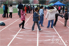 초등학교 우레탄트랙은 납 덩어리…기준치 100배 검출