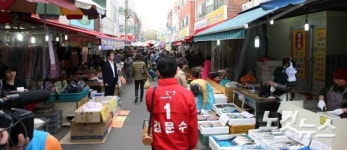 시장통에 선 김문수