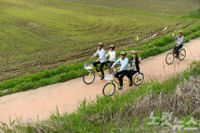 봉하마을에 노무현 전 대통령 자전거 길 개장