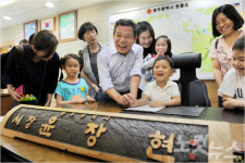 활짝 열린 광주시청 나도 1일 시장