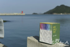 세월호와 함께 사라진 304개 별의 이야기를 담다