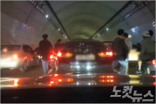 [영상] 불법 튜닝 차량 도로 점거 폭주 일당 검거