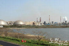 석유화학단지와 화력발전소, 철강단지가 한 곳에…불안한 주민들