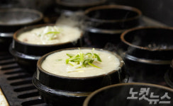 [장사의 맛] 삼계탕 집 사장님은 땡볕에서 주차관리 중