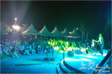 맨손으로 광어를...제주 표선하얀모래 축제 30일 개막