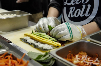 [장사의 맛] 고급차 탄 손님들이 줄서는 김밥집의 비밀