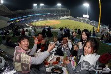 프로야구 역대 2번째 최소 경기 700만 관중 초읽기