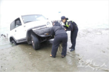 해상 차량 추락…차량 운전자 구조