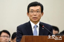 의원들의 질의에 답변하는 이승철 전경련 상근 부회장