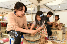 日 도자기 어머니 백파선 조명…김해분청도자기축제 14일 개막