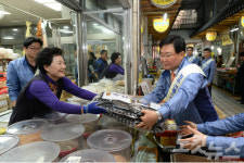 한수원 경주 전통시장 활성화 장보기 행사 개최