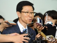 총장대신 입장 밝히는 송덕수 이대 부총장