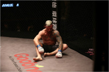 최무겸 시대 열렸다…로드FC 페더급 3차 방어 성공