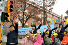 현대차, 기부드라이빙 첫 성과…스쿨존 안전신호등 설치