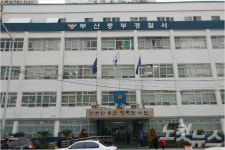 연말 인파로 붐비는 국제시장서 금품 슬쩍