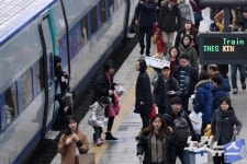 고향의 정을 뒤로 하고
