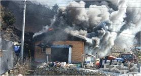 영동 단독주택 화장실서 펑...일가족 4명 대피