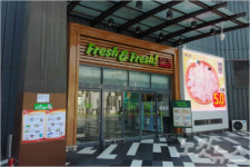 中 롯데마트 4곳 영업정지, 단체 여행 취소·반한 교육까지