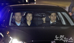 [화보] 흐트러진 올림머리…구치소 가는 박근혜