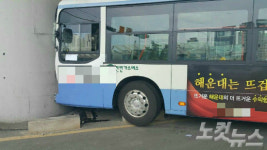 부산 해운대서 버스 등 6중 추돌…12명 부상(종합)
